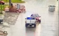 VIDEO.- ¡De locos! Robó un auto en Berisso, lo persiguieron y chocó de frente a un patrullero en Ensenada