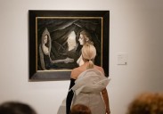 La artista canaria Teresa Correa escenifica en el Thyssen la performance 'Mujer ante el espejo'