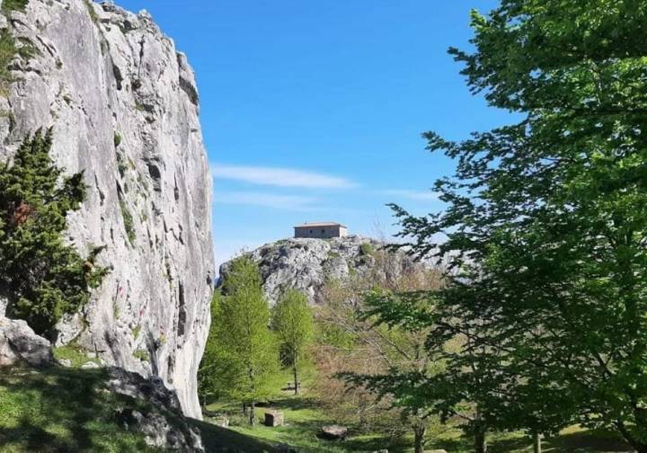 «Hace falta un programa de limpieza y conservación del entorno natural de Aitzorrotz»