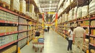 Compras en supermercados: los argentinos consumen menos y se endeudan más