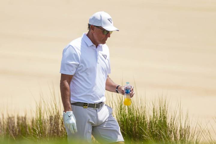 Top Three Bunker Tips from Phil Mickelson