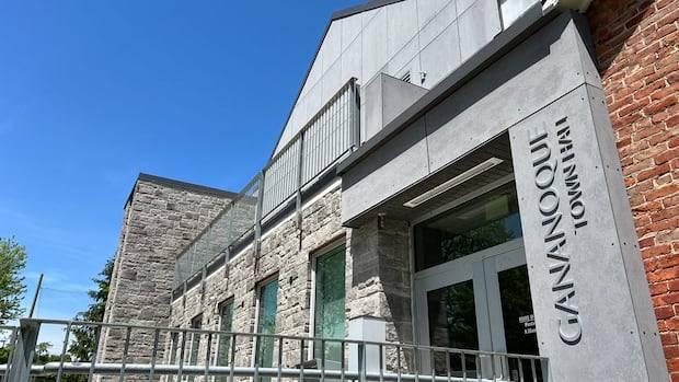 Gananoque council signals ire at mayor with non