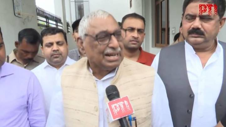 Cops stop UP LoP from getting into car, MP under ‘house arrest’: Drama over Bareilly’s ‘Muhammad’ protest