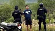 Motociclista es detenido por presuntamente matar a un perrito en Rayones, Nuevo León