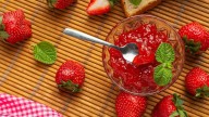 Aprovechá que las están regalando: la receta más fácil de mermelada de frutillas para untar tus tostadas