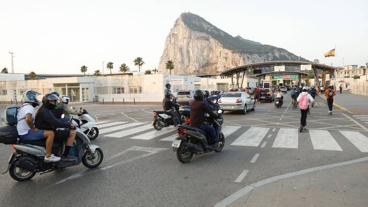 Gibraltar al borde del colapso: suspende temporalmente nuevas solicitudes de residencia