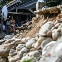 Philippines begins clean-up after powerful twin quakes
