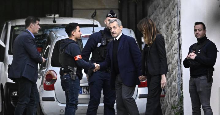 Dos agentes de seguridad protegen día y noche a Sarkozy en una celda contigua a la suya