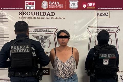 Armada y con más de 600 dosis de drogas detienen a una mujer en la colonia Juárez