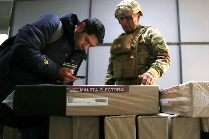 Bolivia vuelve a las urnas para una inédita segunda vuelta que dará paso a un nuevo ciclo