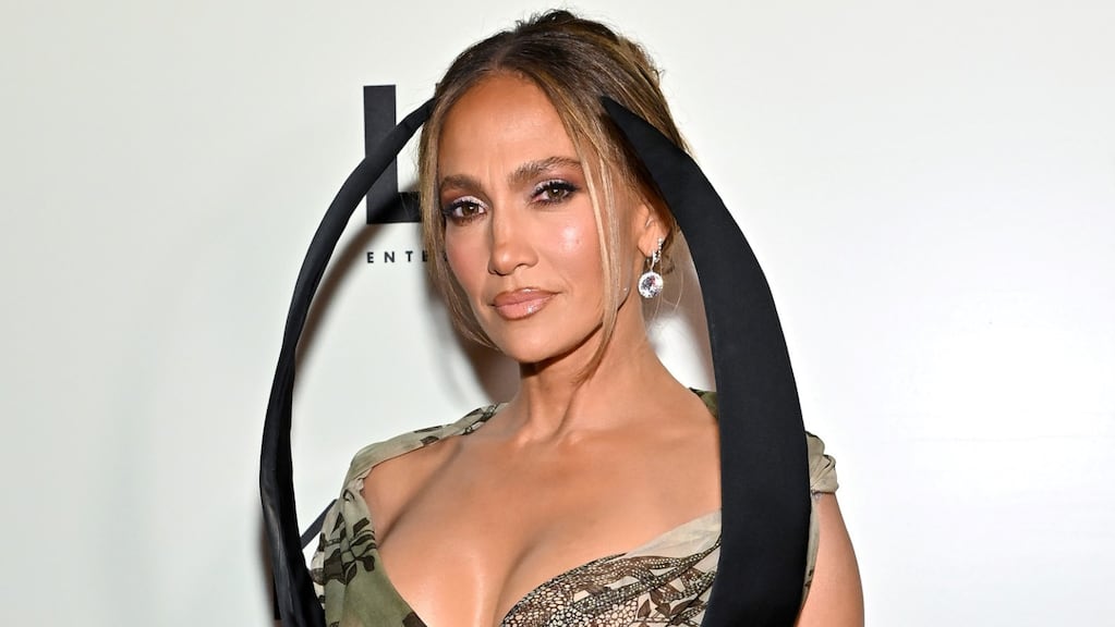 Jennifer López eligió un extraño vestido para su reencuentro con Ben Affleck