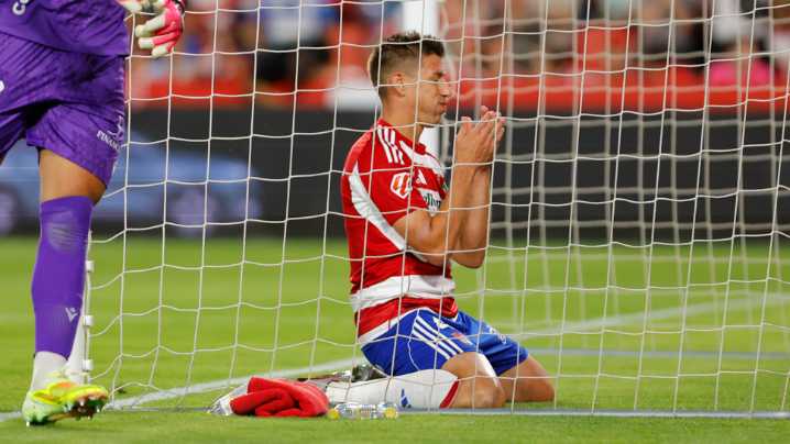 El Granada CF planta cara al Cádiz pero vuelve a pagar su falta de acierto