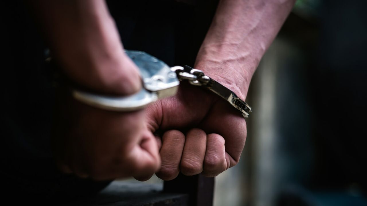 Militar de la Guardia Nacional de Texas es detenido; habría desmayado de un empujón a su pareja