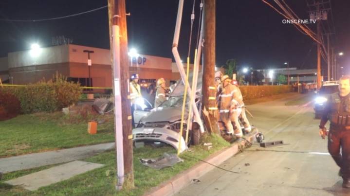 1 dead, 1 injured when car crashes in Anaheim into power pole