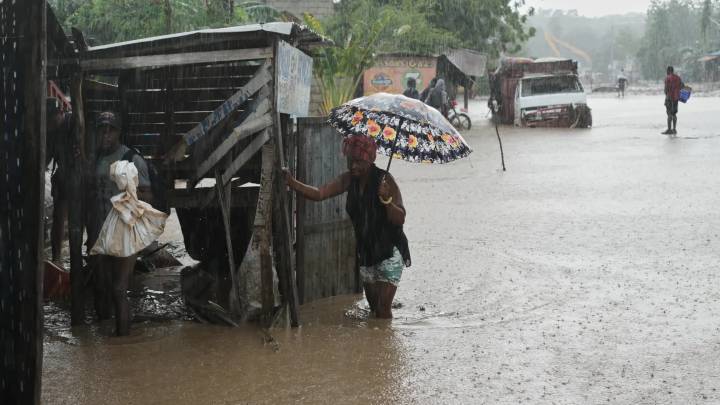 Al menos 34 muertos y un rastro de destrucción en el Caribe tras el paso del huracán Melissa