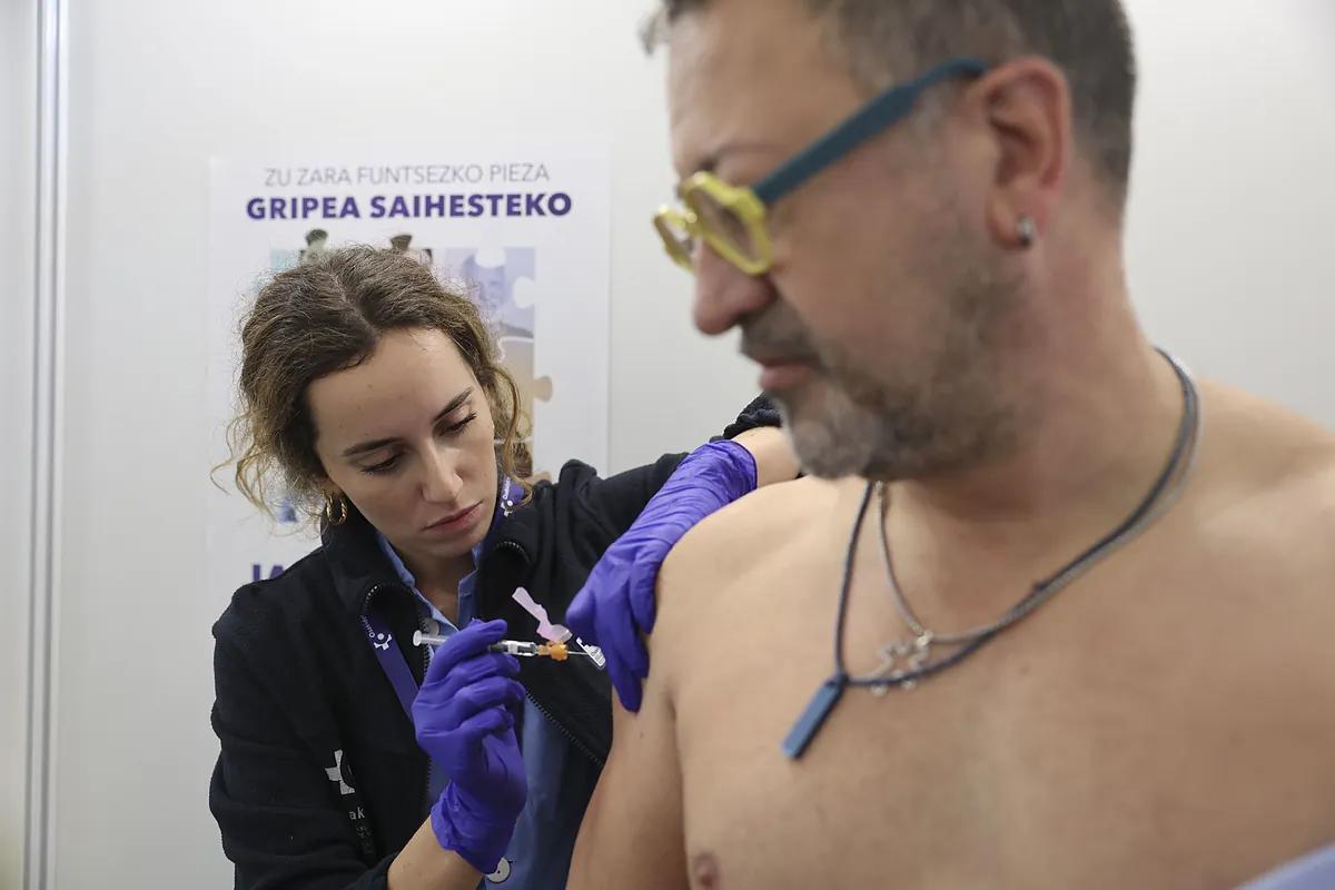 Los expertos instan a la inmunización ante un aumento de casos de gripe: "Hay que vacunarse pronto, no hay que dejarlo para diciembre"