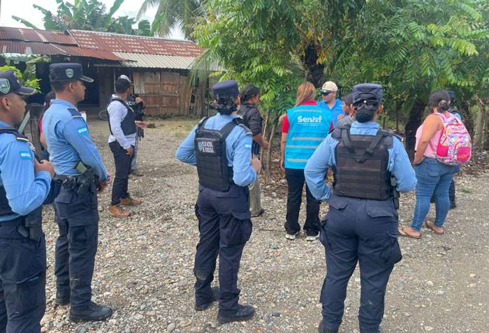 Rescatan a menor de 11 años agredida por su madre con un martillo en Yoro