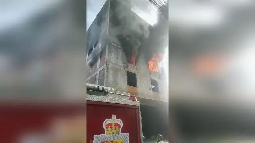 Barrios Altos: Se incendia por tercera vez almacén ubicado en la cuadra 13 del jirón Santa Rosa
