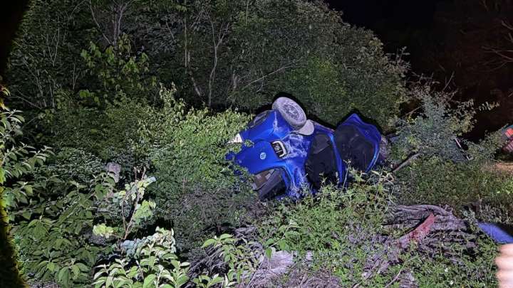 Mujer protagoniza una volcadura en la carretera federal 307