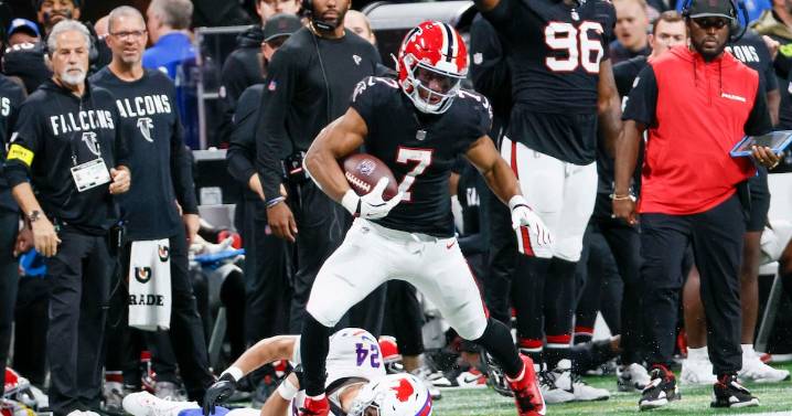 PHOTOS: Falcons defeat Bills on Monday Night Football