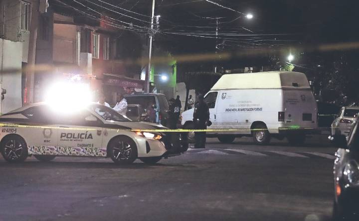 Sicarios “descomponen” vida de un hombre en un taller mecánico, en Iztapalapa