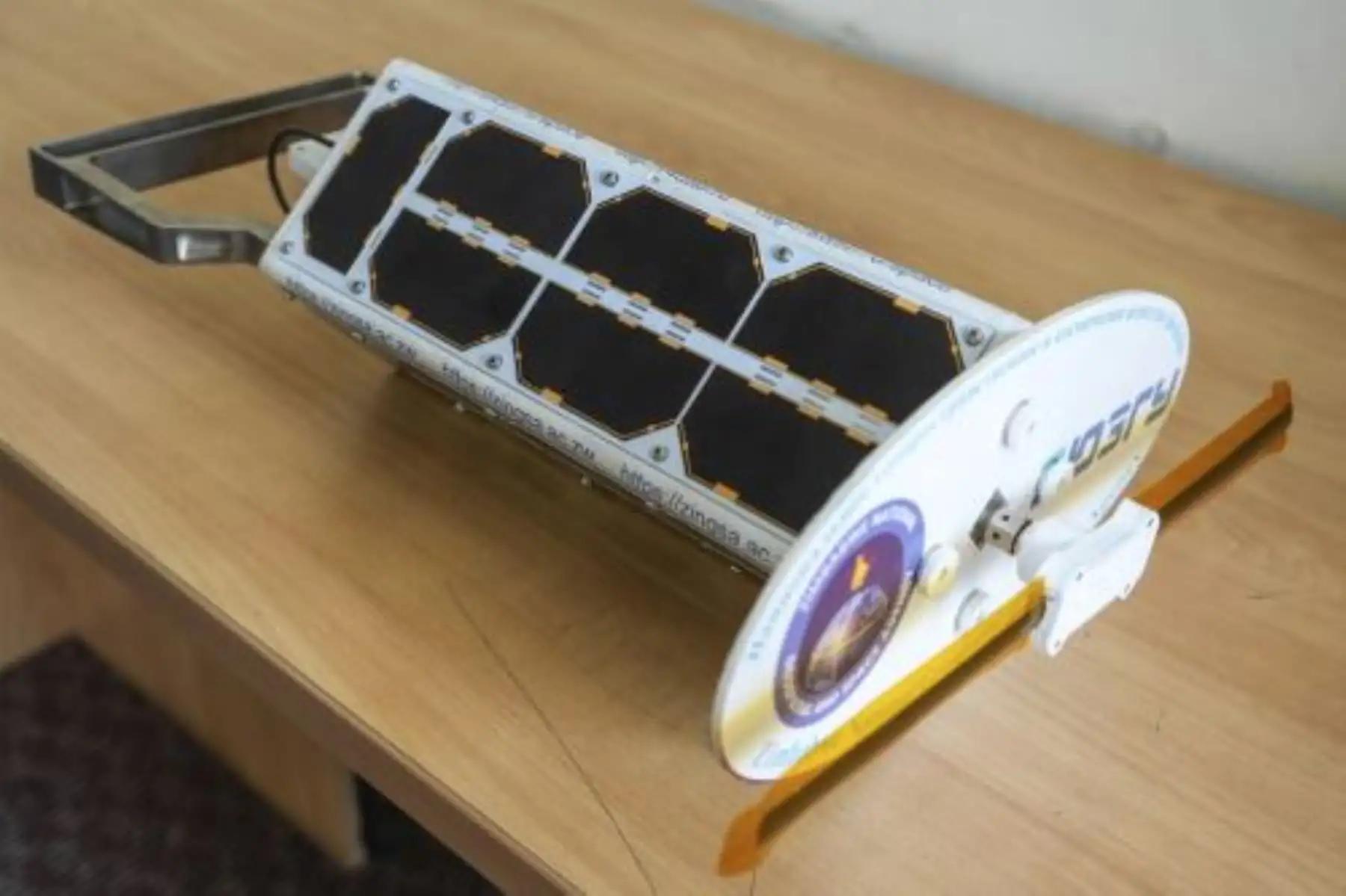 Estudiantes de la UNI compiten en Brasil con nanosatélite que detecta derrame de petróleo