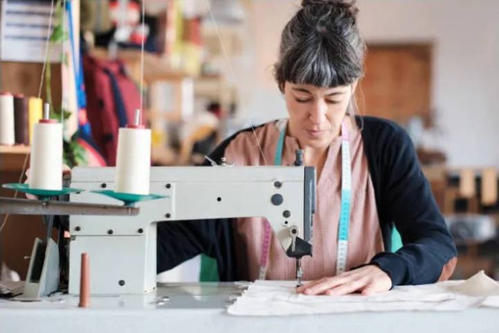 HOY ES DÍA MUNDIAL DE LA COSTURERA