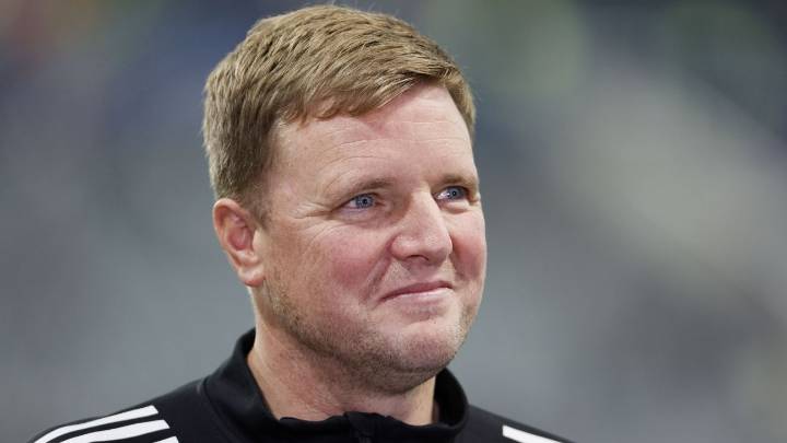 Newcastle's Howe refuses spat with Liverpool's Slot over Isak jibe