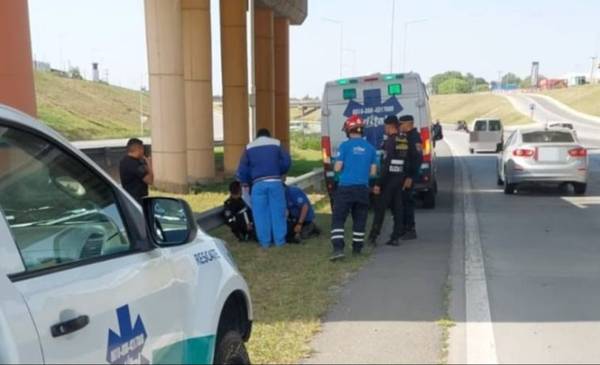 Se enojó por un control en Córdoba, atropelló a un policía y está prófugo