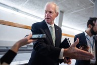 Bills to pay federal workers stall, but senators ready to compromise