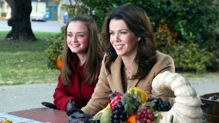 Gilmore Girls stars quash beef rumors with surprise appearance at Lauren's Graham Walk of Fame ceremony
