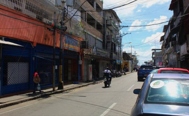 Delincuente robó unas cholas de un negocio frente a Canguro y salió «pirao»
