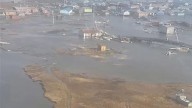Un muerto y decenas de rescatados tras tormenta que azota el oeste de Alaska mientras continúa la búsqueda de desaparecidos