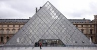 Detienen a dos sospechosos por robo al Museo del Louvre
