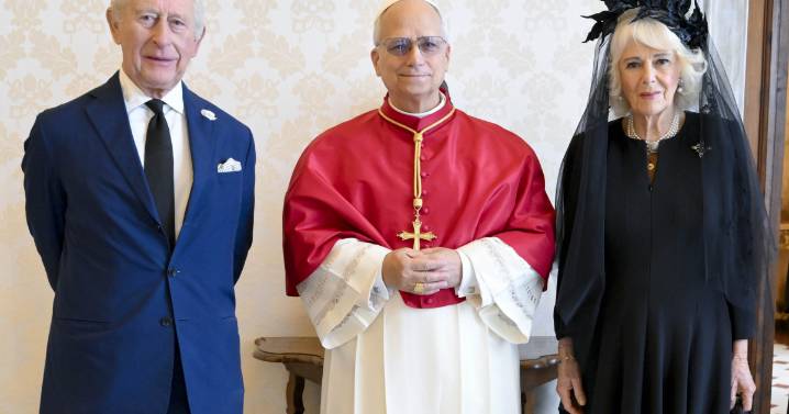 Carlos III y el Papa León XIV celebran un histórico servicio de oración en el Vaticano