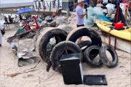 Más de 3 toneladas de desechos en torneo de pesca de basura en Puerto Vallarta