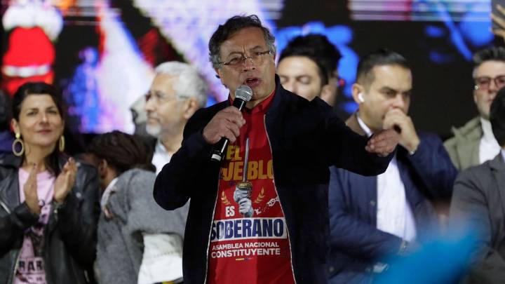 "Estados Unidos ha decidido escoger como su aliado en Colombia a la mafia y ha atacado a quien atacaba a la mafia": Gustavo Petro en pronunciamiento desde la Plaza de Bolívar