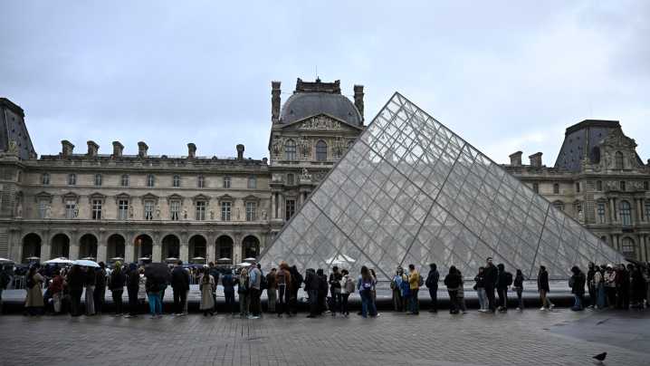 Looted Louvre treasures may never be found, experts say, as museum remains closed