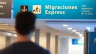 Hijos golondrinas: las fuertes historias detrás de la emigración