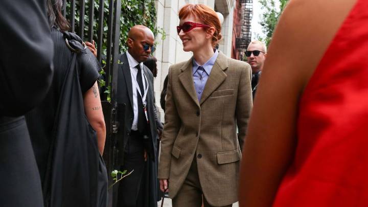 Slim-Fit Pants Return to Fashion Week Street Style—Here’s How to Wear Them Right Now