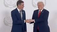 ‘Dislocación’ y ‘torno’: así interpretan los expertos el apretón dominante de Trump a Sánchez que acabó en tirón de manos