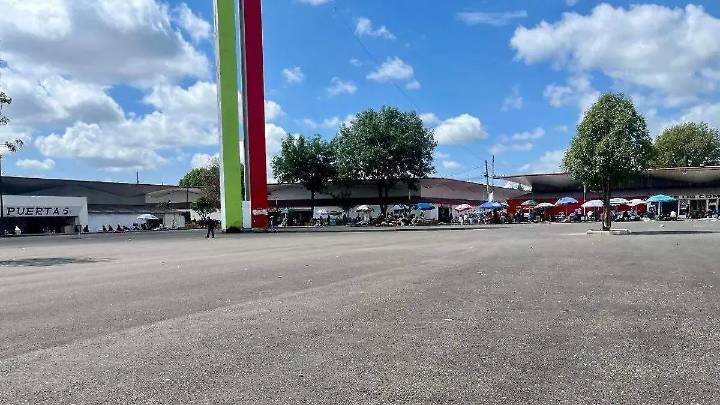 Comerciantes del Mercado Juárez reportan baja en ventas por Feria del Alfeñique