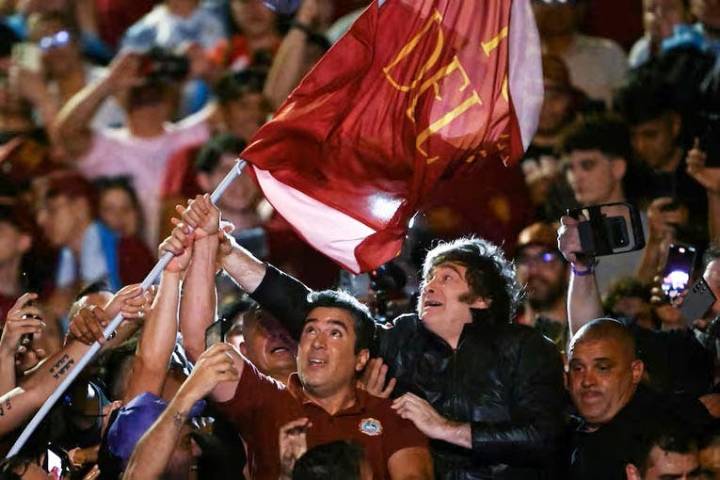 Milei buscó la mística perdida en Rosario en un acto caótico