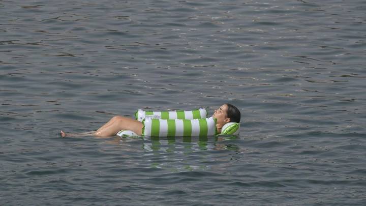 El calor continuará este sábado en Canarias con cielos despejados y viento moderado