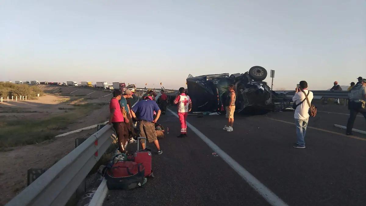 Vuelca tráiler en La Laguna; hay 4 lesionados