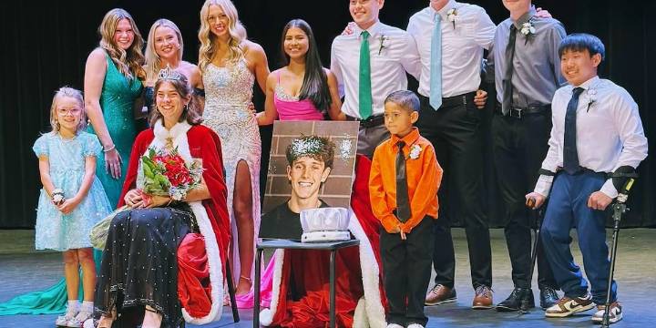 Iowa teen killed in hunting accident crowned Homecoming King