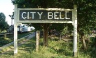 Golpe delictivo en City Bell: delincuentes asaltaron dos viviendas en el barrio Los Fresnos