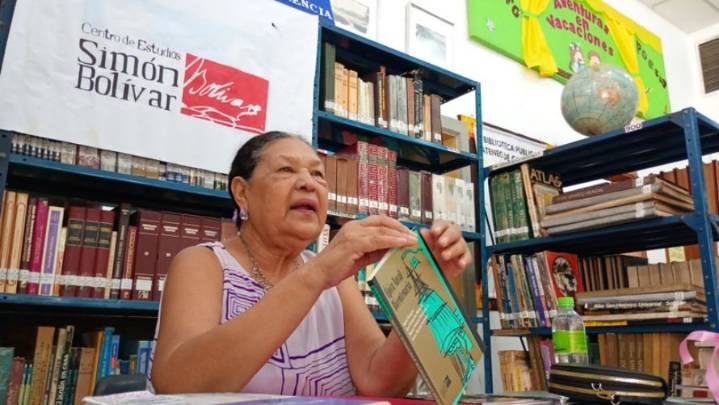 Centro de Estudios Simón Bolívar donó colección sobre la vida del Libertador a la Biblioteca de Carúpano