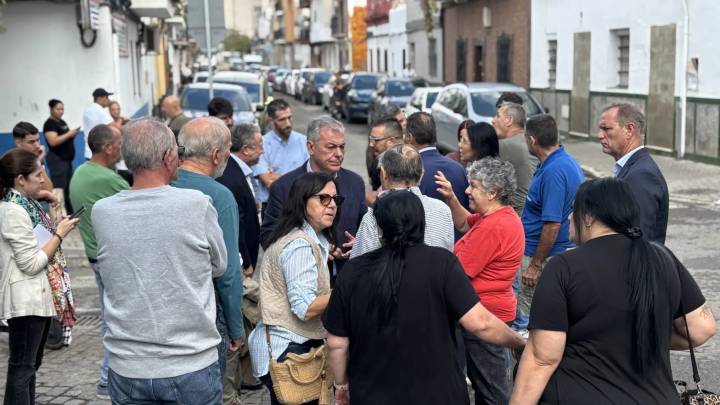 Sanz defiende el mantenimiento de las alcantarillas y anuncia ayudas para los afectados por la tromba de agua