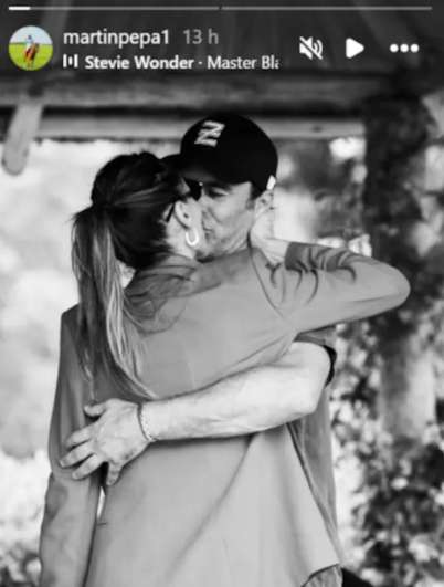 La romántica foto junto a Pampita que compartió Martín Pepa: un beso apasionado que confirma su gran momento